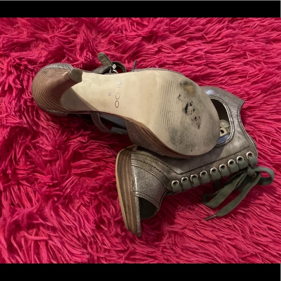 High heels - Picture 2 of 2